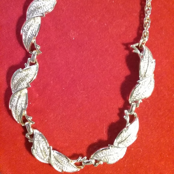 Necklace - Picture 2 of 7